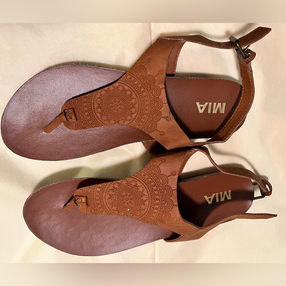 8.5 MIA SANDALS Rustic thong MAKAYLA  FLATS